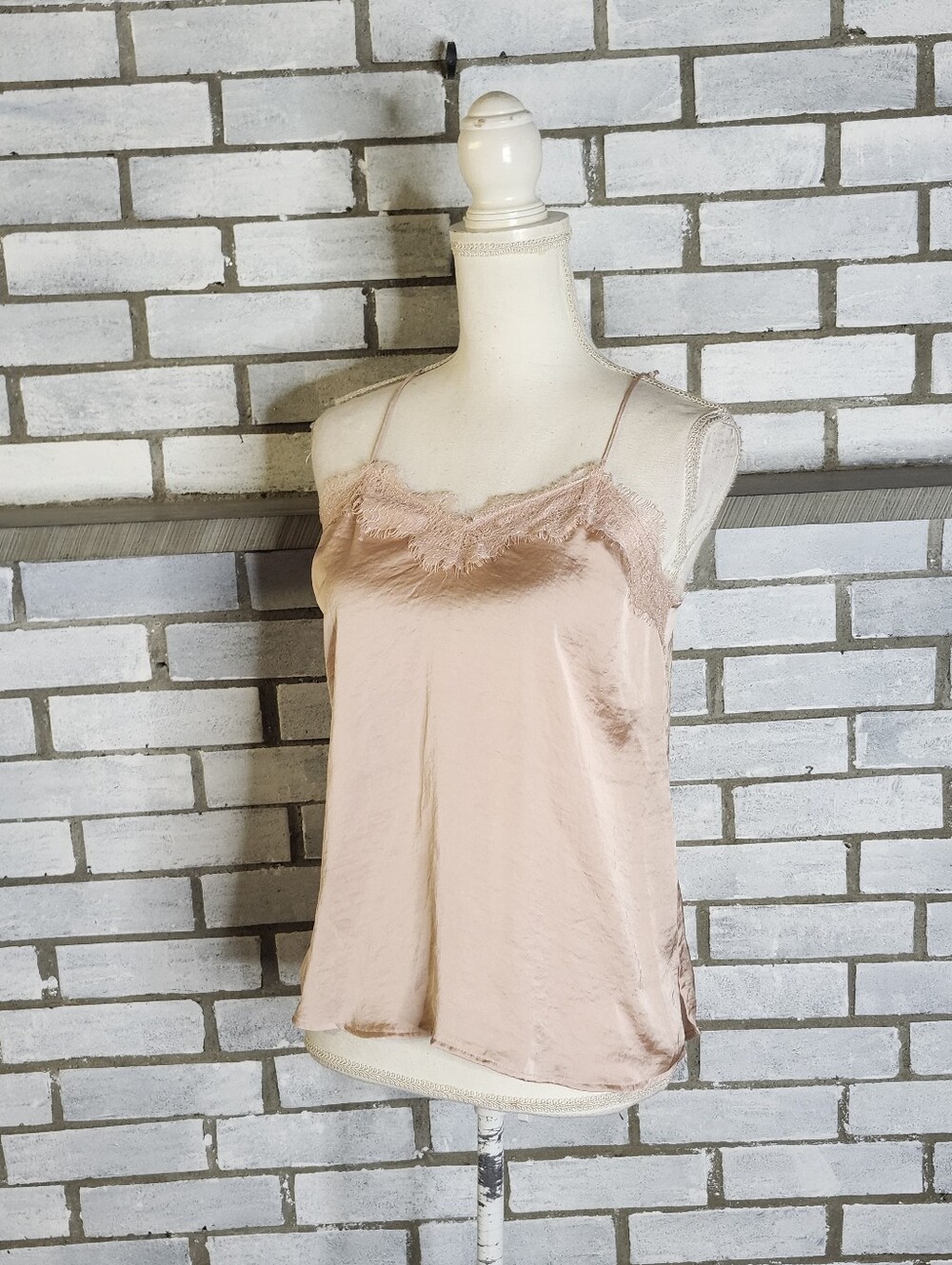 • Nine West Women's Sleeveless Racerback Cami Shell Tank Top Size XS Peachy Pink